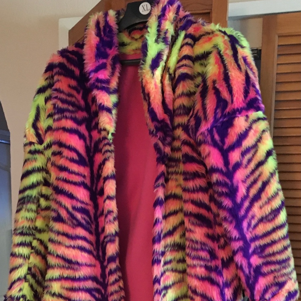 🎃🎃🎃🎃🎃Lisa frank style  furry jacket